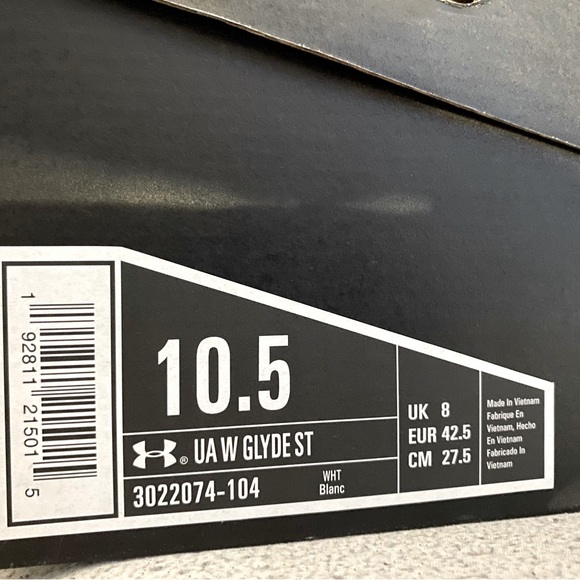 Women’s Under Armor Softball Cleats - Picture 3 of 3